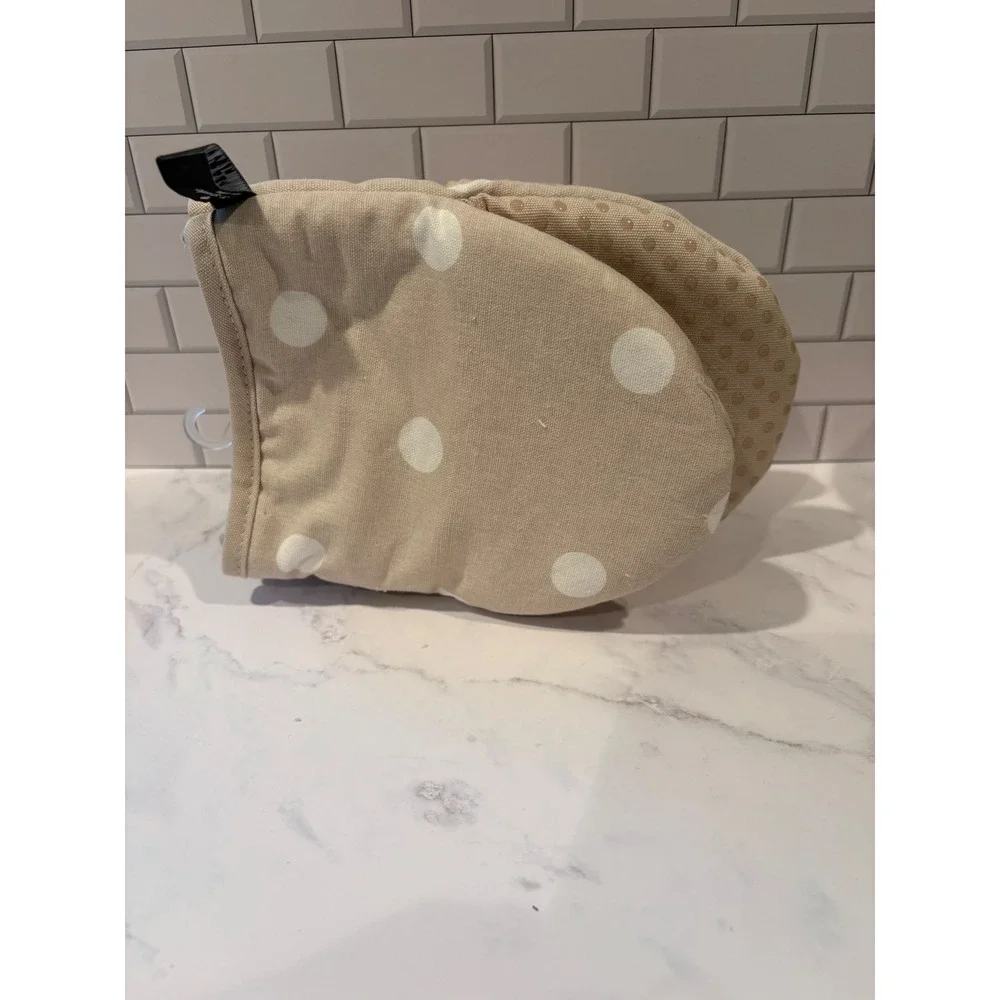 Kate Spade New York Mini Oven Mitts Set of 2 Tan White Polka Dot Silicone Grip